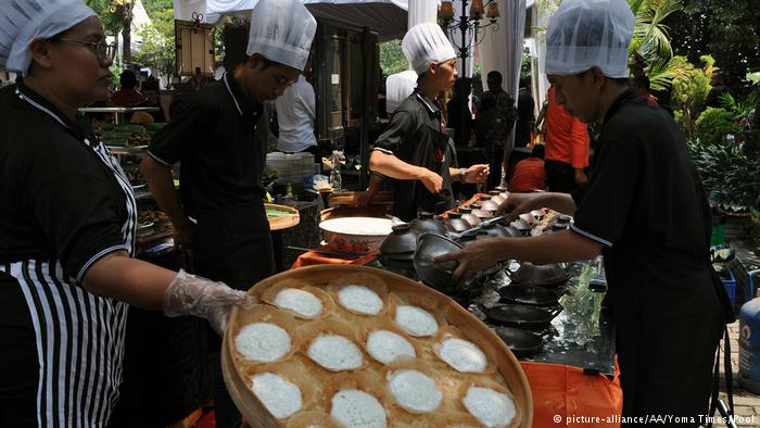 6 Trik Cerdas Siasati Agar Sisaan Resepsi Pernikahanmu Kelak Agar Nggak Terbuang Sia-sia