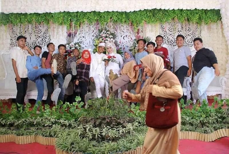 Kata Siapa Foto Bareng itu Gampang? 11 Gangguan ini Sering Terjadi lo, Tapi Malah Bikin Ngakak