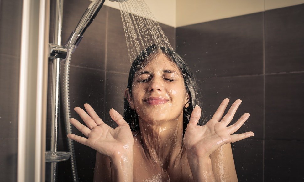 10+ Produk yang Bikin Mandi Shower-mu Naik Level. Makin Bersih dan Kulit Lebih Sip