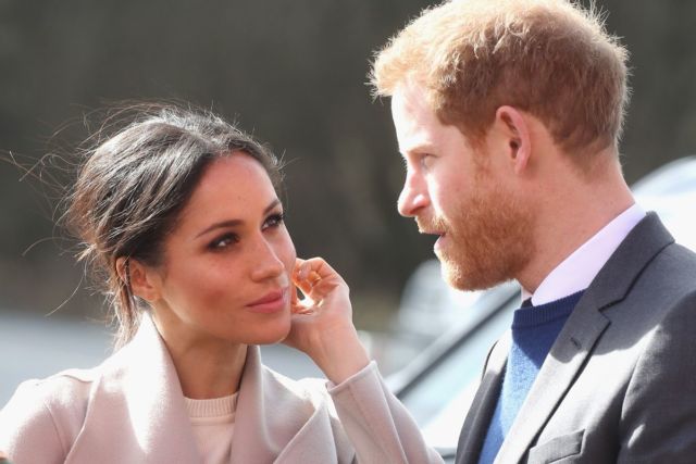 10 Foto Meghan dan Prince Harry Ini Bikin Kamu Mengamini. Bahwa Cinta Tumbuh Subur dari Tatapan Mata