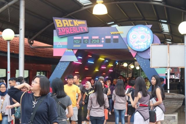 Bersenandung Manis di The 90's Festival 2018. Lengkap dengan Pernak-pernik 90an yang Khas!