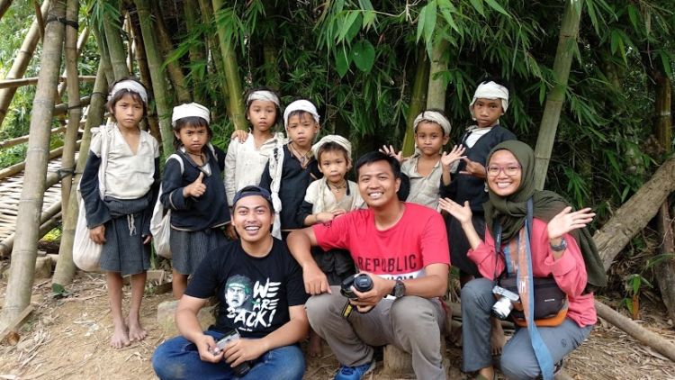 Begini Serunya Mandi di Sungai Saat Berlibur ke Baduy Dalam. Serasa Menyatu dengan Alam!