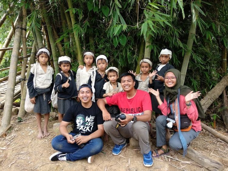 Begini Serunya Mandi di Sungai Saat Berlibur ke Baduy Dalam. Serasa Menyatu dengan Alam!