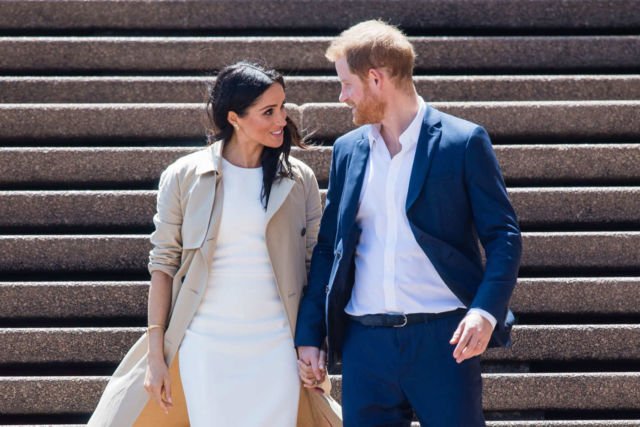 10 Foto Meghan dan Prince Harry Ini Bikin Kamu Mengamini. Bahwa Cinta Tumbuh Subur dari Tatapan Mata