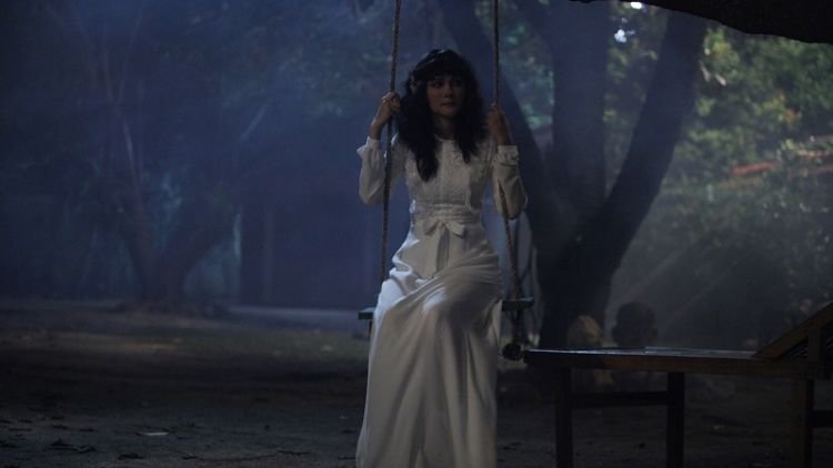 [Review] Seram dan Misterius, ini 5 Fakta Sundel Bolong dan Ulasan Film Suzzanna: Bernapas dalam Kubur