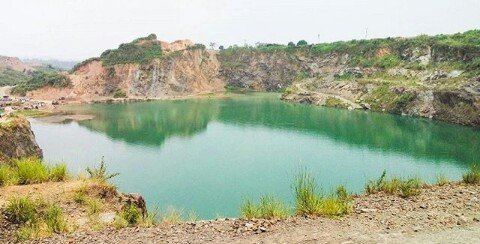 Explore wisata Danau Quarry Bogor