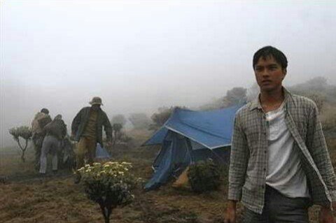 Nicholas Saputra via image pendaki gunung