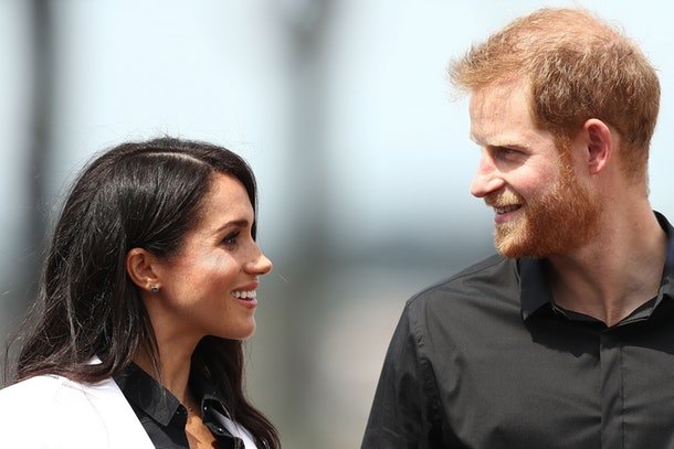 10 Foto Meghan dan Prince Harry Ini Bikin Kamu Mengamini. Bahwa Cinta Tumbuh Subur dari Tatapan Mata