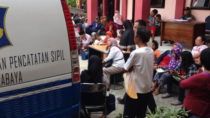 Permudah Warganya, di Surabaya Kini Kamu Bisa Cetak Akta Lahir Anak Sendiri di Rumah