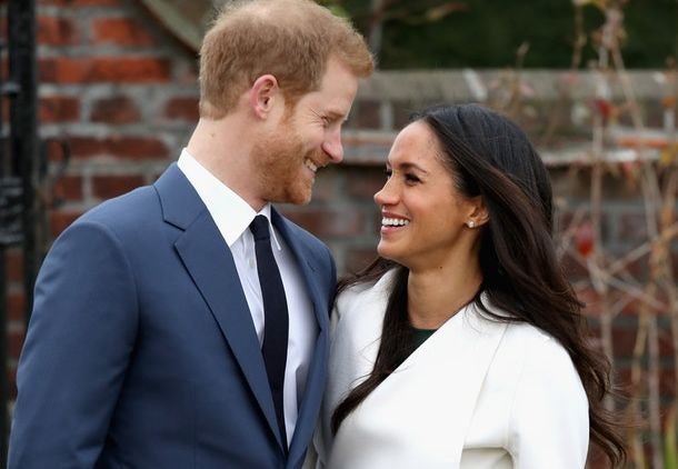 10 Foto Meghan dan Prince Harry Ini Bikin Kamu Mengamini. Bahwa Cinta Tumbuh Subur dari Tatapan Mata