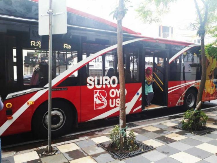 Begini Enaknya Bisa Naik Bus Bayar Pakai Sampah di Surabaya. Semoga Daerah Lain Segera Menyusul Ya