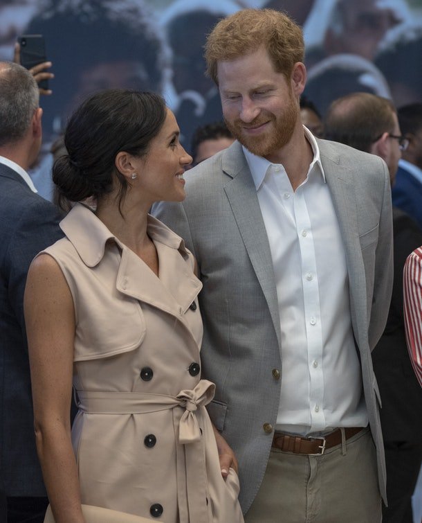 10 Foto Meghan dan Prince Harry Ini Bikin Kamu Mengamini. Bahwa Cinta Tumbuh Subur dari Tatapan Mata