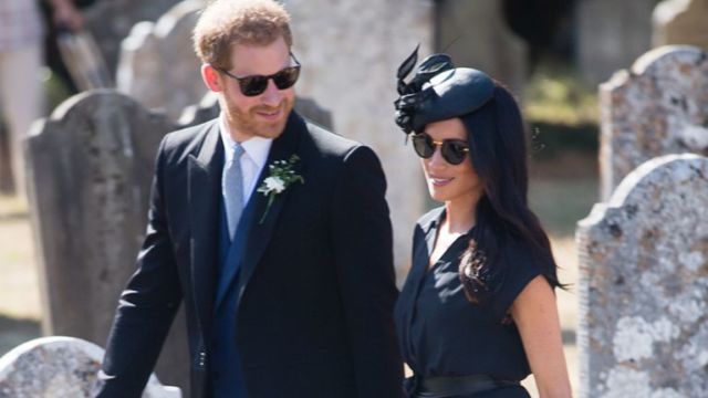 10 Foto Meghan dan Prince Harry Ini Bikin Kamu Mengamini. Bahwa Cinta Tumbuh Subur dari Tatapan Mata