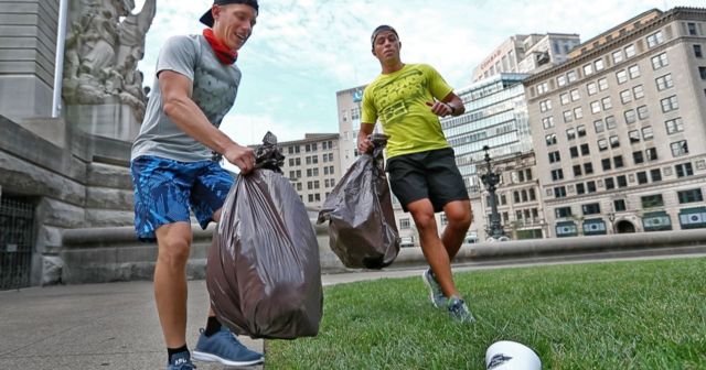 4 Fakta Soal Olahraga 'Plogging'. Nggak Hanya Sehat, Olahraga Ini Juga Bikin Lingkungan Bersih