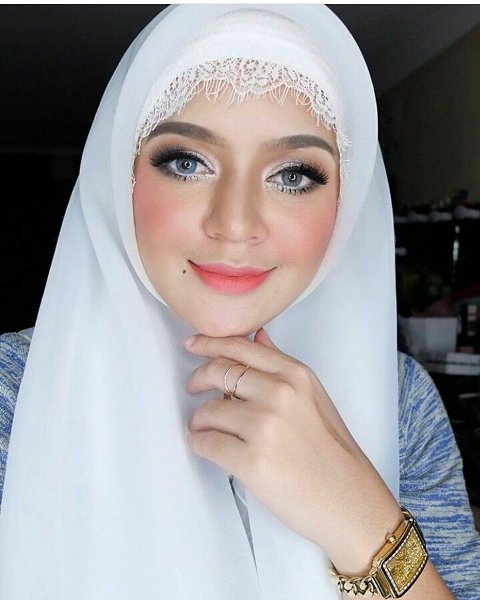 10 Ide Variasi Hijab Brokat Ciamik Buat Kondangan. Manisnya~