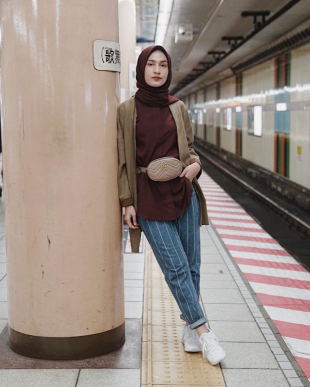 11 Padu Padan Hijab Sesuai Tren Warna 2019. Nggak Harus Beli Baru, Bongkar Lemari Aja!