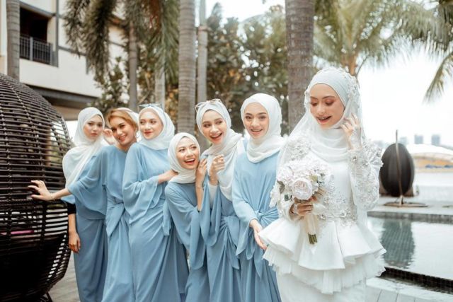 7 Fakta yang Jadi Sebenar-benarnya Alasan Kenapa Busana Bridesmaid Harus Seragam dan Kompakan