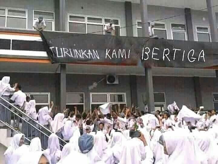 Bukannya Kasih Petunjuk, 17 Spanduk dan Tulisan ini Malah Bikin yang Baca Kebingungan. Ngelawak nih~