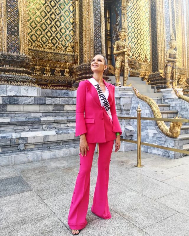 Pesona Catriona Gray sang Miss Universe 2018 dalam Berbagai Tampilan. Nyaris Tanpa Cela!