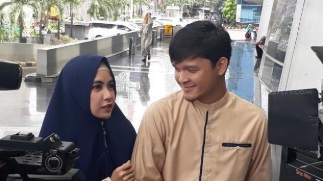 Ditatap kayak gitu bikin hati meleleh