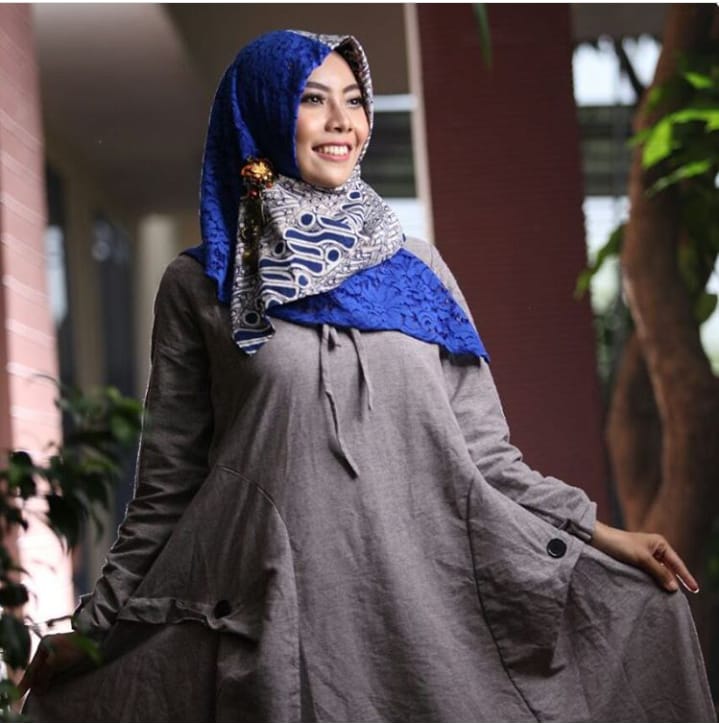 10 Ide Variasi Hijab Brokat Ciamik Buat Kondangan. Manisnya~