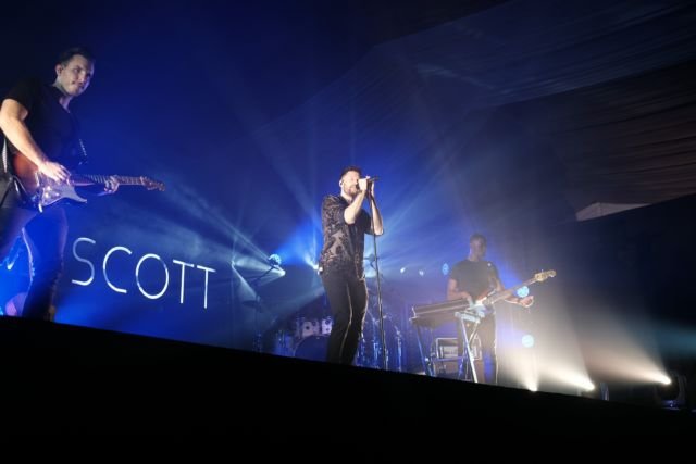 Hangat dan Romantis dari Calum Scott Lewat Konser 