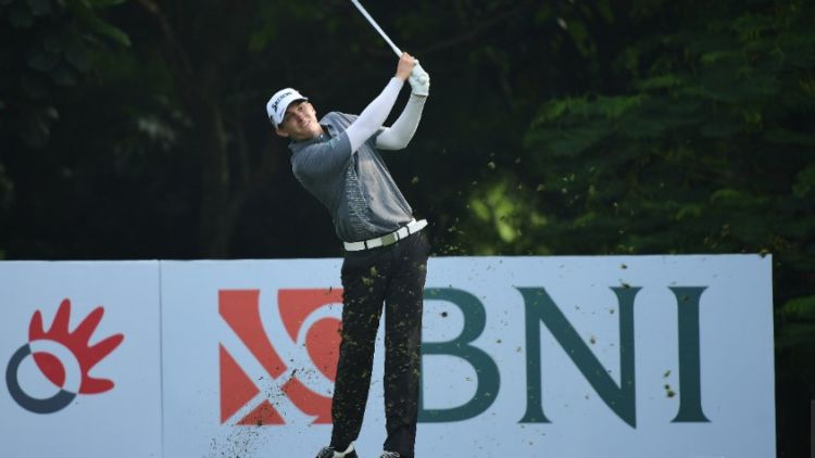 Hebat! John Catlin, Sang Pemain Golf Handal Memimpin di Royale Jakarta Golf Club