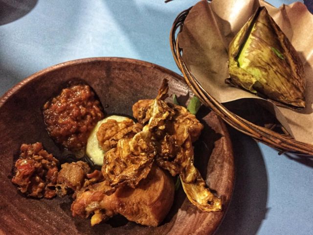 Ayam Goreng + Nasi Uduk Bakar + Kol Goreng