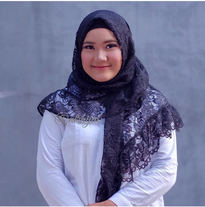 10 Ide Variasi Hijab Brokat Ciamik Buat Kondangan. Manisnya~