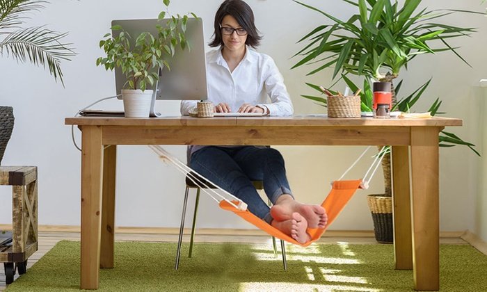 Lembur di Kantor Memang Tak Selalu Menyenangkan, Tapi 11+ Barang Ini Membuat Hidupmu Dimudahkan