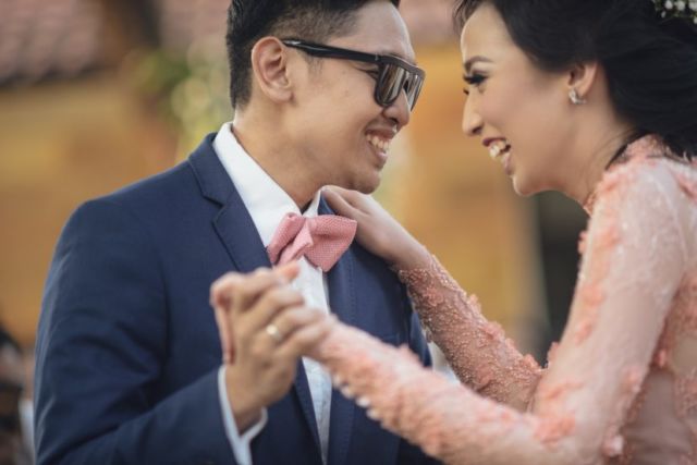 Nikah Itu Murah, yang Mahal Gengsinya. Suhay Salim Saja Pakai Jeans Pas Ijab Kabul di KUA