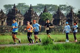 Ada yang capek lari jadinya jalan deh!