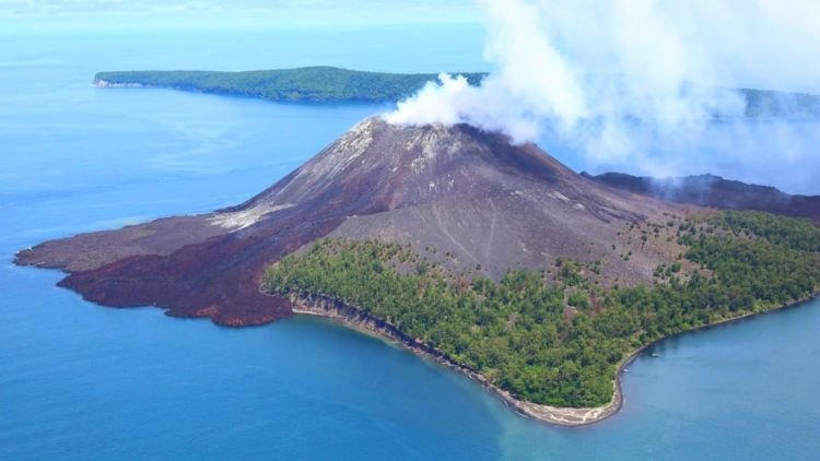 Pertumbuhan Anak Gunung Krakatau: Dari Lahir Tahun 1927, sampai Sekarang Hilang Dua Pertiganya