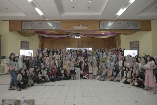 Pixy Beauty & Inspiring Talks Lampung: Belajar Makeup Bareng Andhita Irianto