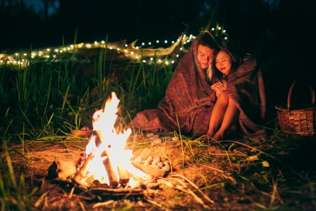 10 Foto Prewedding di Hutan dengan Tema yang Unik. Nggak Kalah Sama Ammar Zoni dan Irish Bella!