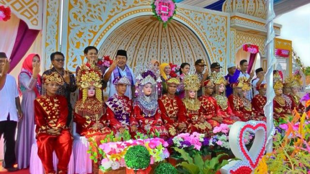 Nikah Massal Nggak Cuma Tradisi Tapi Juga Jadi Solusi. Seperti di DKI Jakarta pas Malam Tahun Baru Ini