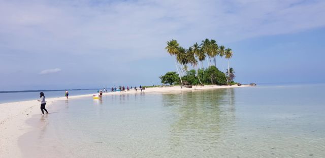 Indahnya Pantai di Kepulauan Derawan