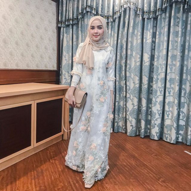 11 Padu Padan Gamis + Hijab yang Cantik untuk Kondangan. Kalau Pakai Kebaya Terus kan Bosan