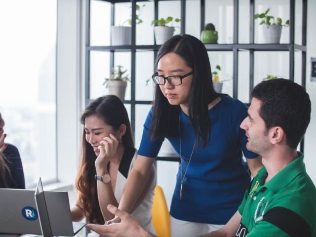 9 Kelakuan Remaja yang Kelak Bikin Mereka Menyesal, Ternyata Hidup Tak Semudah Jalan Pikirannya