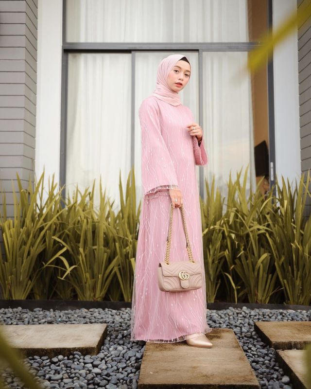 11 Padu Padan Gamis + Hijab yang Cantik untuk Kondangan. Kalau Pakai Kebaya Terus kan Bosan