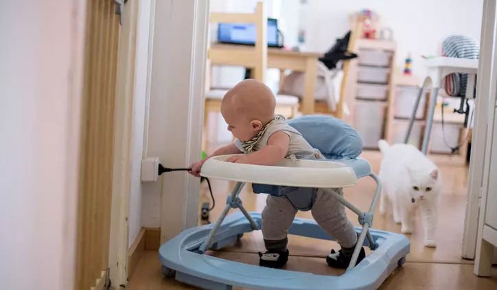 Beginilah Cara Menggunakan Baby Walker yang Benar. Umumnya Cidera Karena Salah Penggunaan, Bukan Alatnya