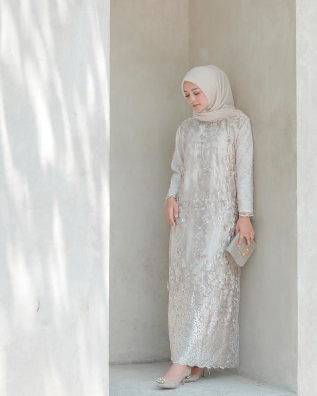 11 Padu Padan Gamis + Hijab yang Cantik untuk Kondangan. Kalau Pakai Kebaya Terus kan Bosan