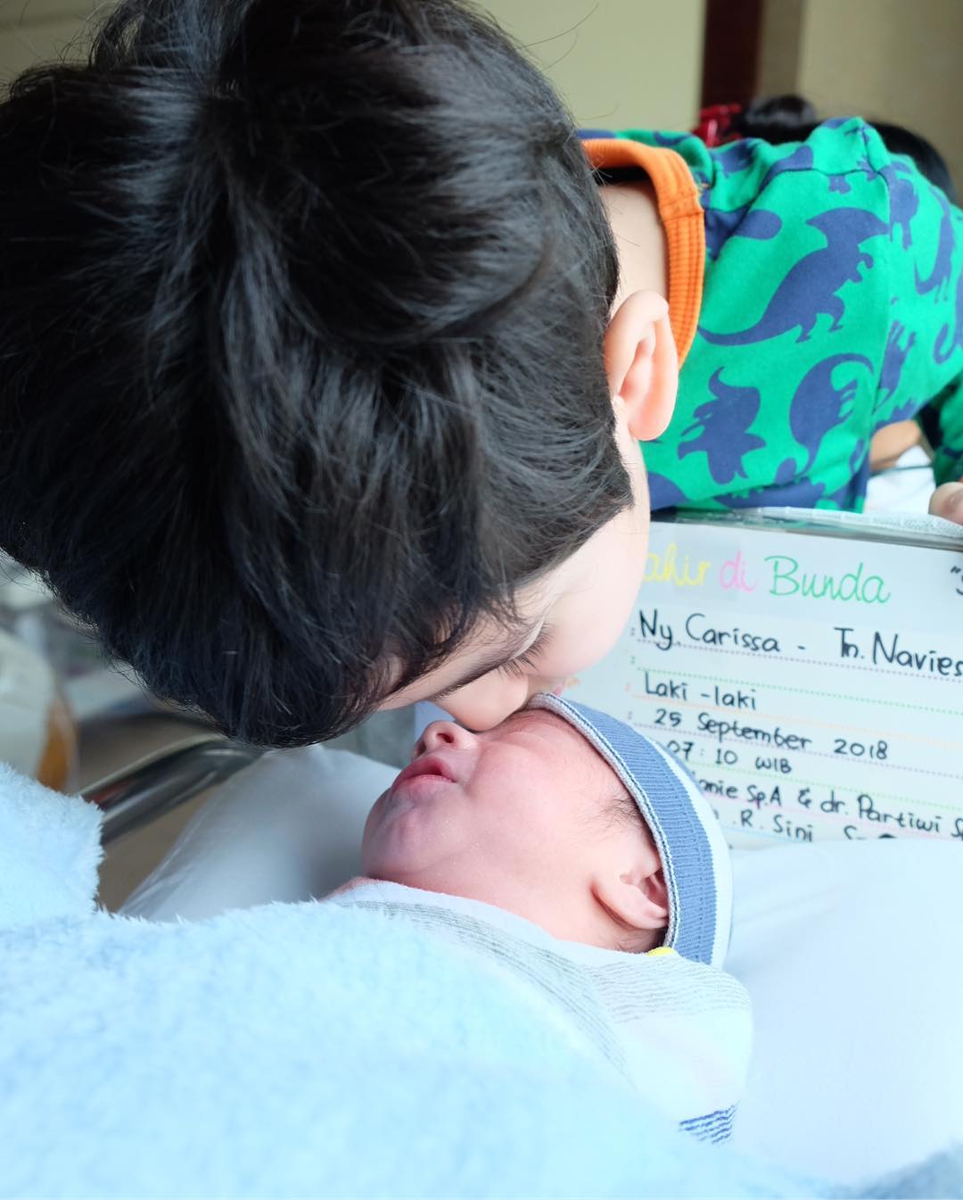 Beruntungnya Carissa Puteri Punya 2 Anak Cowok yang Ganteng Semua. Calon Imam Masa Depan!