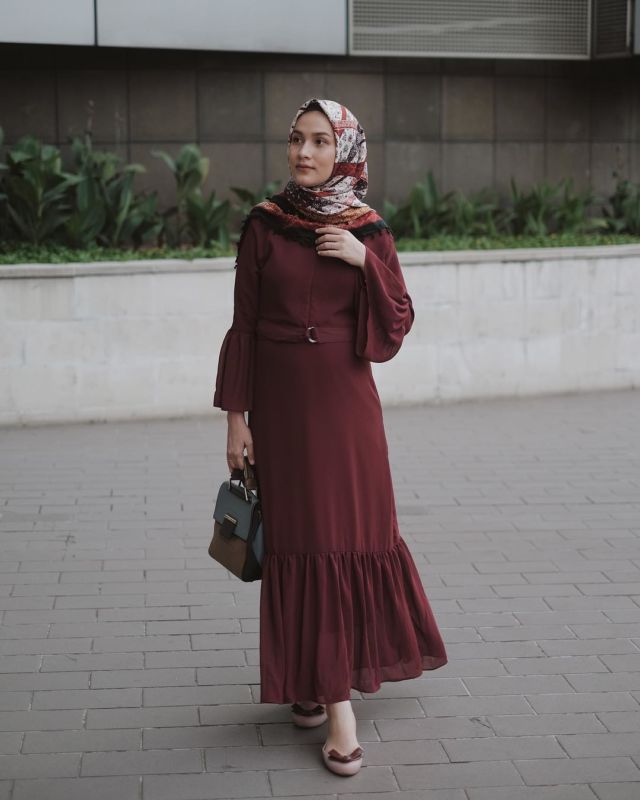 11 Padu Padan Gamis + Hijab yang Cantik untuk Kondangan. Kalau Pakai Kebaya Terus kan Bosan