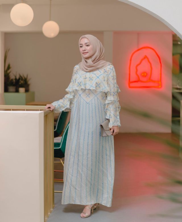 11 Padu Padan Gamis + Hijab yang Cantik untuk Kondangan. Kalau Pakai Kebaya Terus kan Bosan