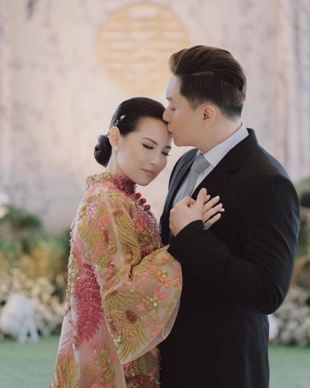 9+ Potret Pernikahan Romantis Edric Tjandra-Vanny. Hipwee Jatuh Cinta dengan Makeupnya!