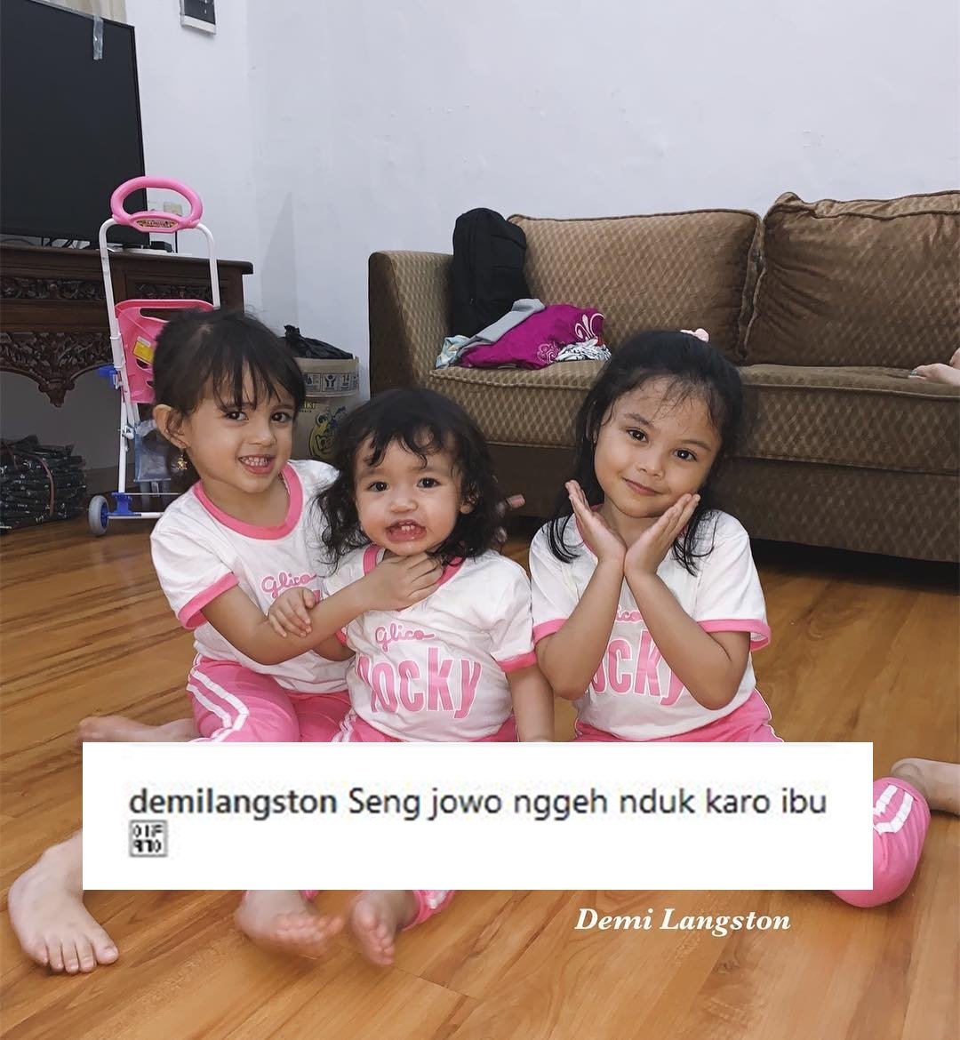 Kumpulan Foto Demi Langston, Bule Jawa Beranak 3 Tapi Masih Seperti Gadis!