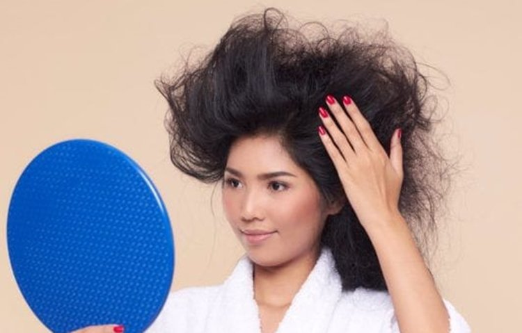 4 Cara untuk Mengurai Rambut Sasakan dengan Benar. Jangan Asal Sisir Aja, Bisa Runyam