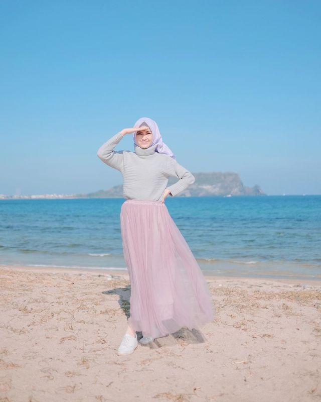 Inilah 10 Tampilan Cantik Hijaber Pakai Rok Tutu Panjang. Bisa Jadi Inspirasi Kalau Mau Jalan-Jalan