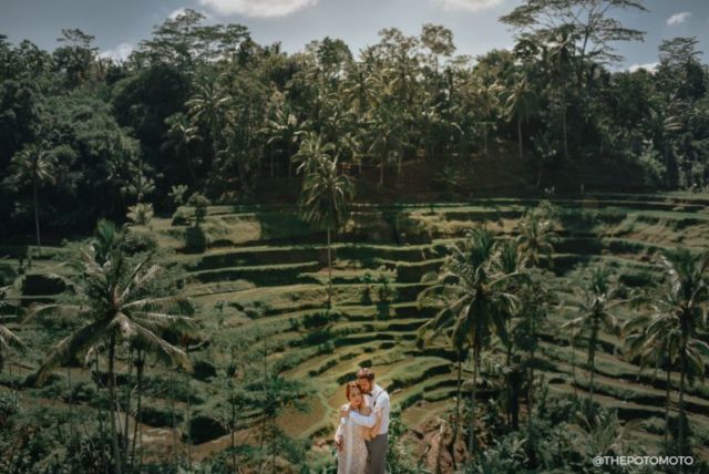 11+ Inspirasi Cantik Post-Wedding yang Lagi Kekinian. Bisa Tampil Mesra tanpa Perlu Sungkan-sungkan, Ya Kan?